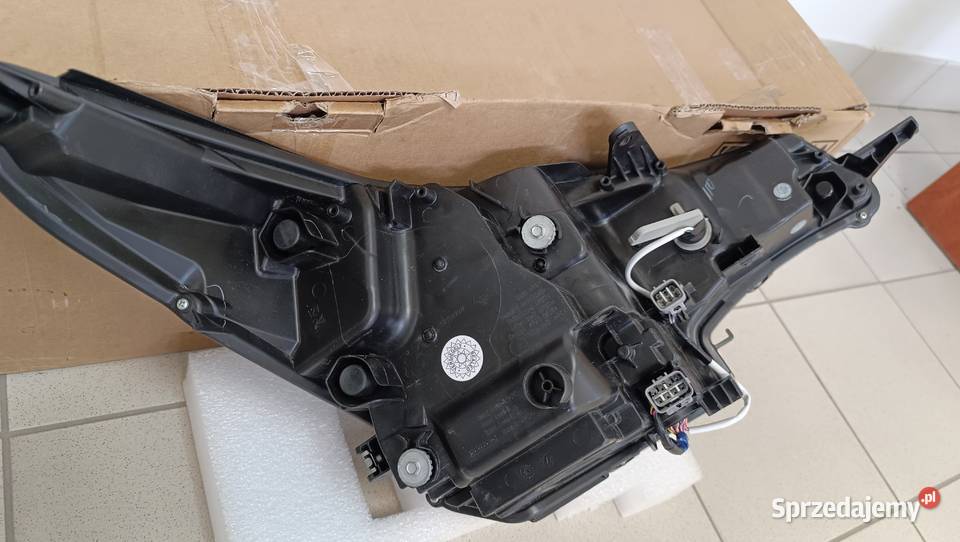 LAMPA PRZEDNIA TOYOTA AVENSIS T27 LIFT T29 Lampy przednie Warszawa