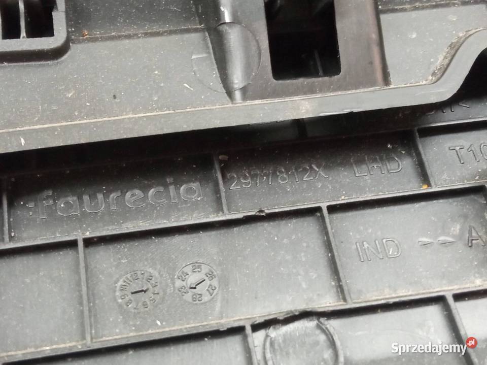 OSŁONA POD KIEROWNICĘ LEWA 689215254R Dacia