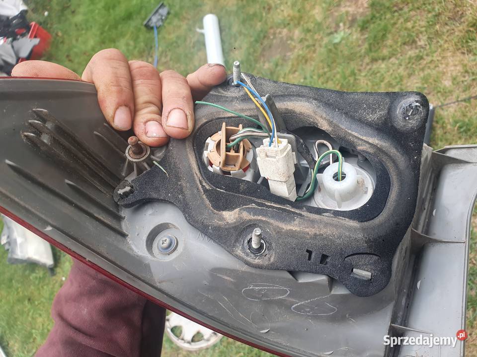 Lampa tylna prawa lewa w błotnik klapę Toyota