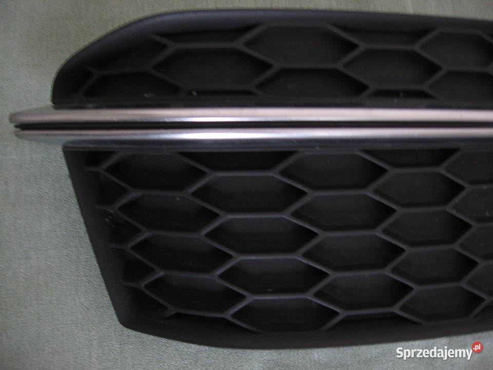 8T0807682K AUDI A5 B8 8T Kratka zderzaka prawa sprzedam