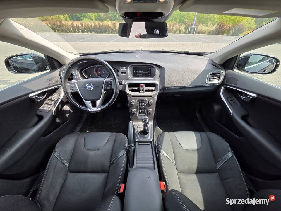 Volvo V40 D2 Momentum 16 diesel 115 2013r czarny Skarżysko-Kamienna