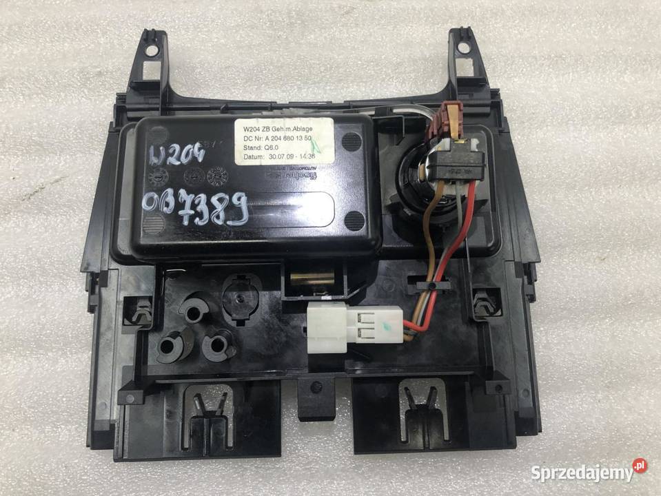 POPIELNICZKA MERCEDES W204 A2046801350