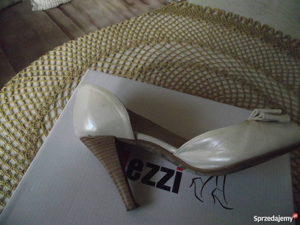 MARKOWE SZPILKI Z PERŁOWEJ SKÓRY NATURALNEJ r 36 Piła