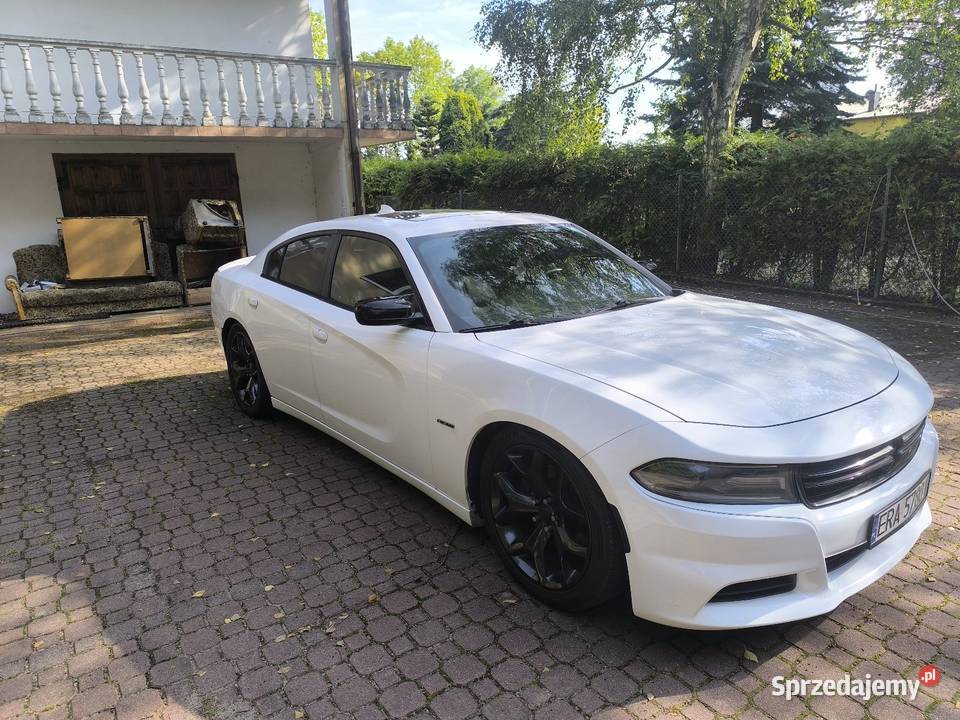 Dodge Charger 5 7 HEMI RT plus sprowadzony Charger łódzkie Radomsko
