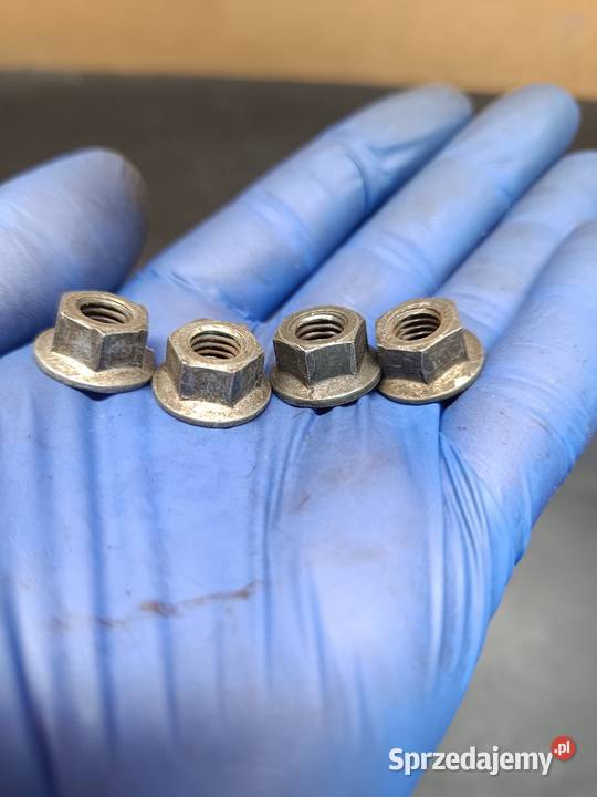 Nakrętka szpilki cylindra cylinder silnik części małopolskie Gołaczewy