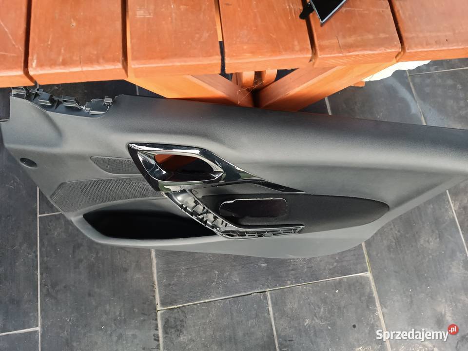 Boczek drzwi prawy przód Peugeot 208 I