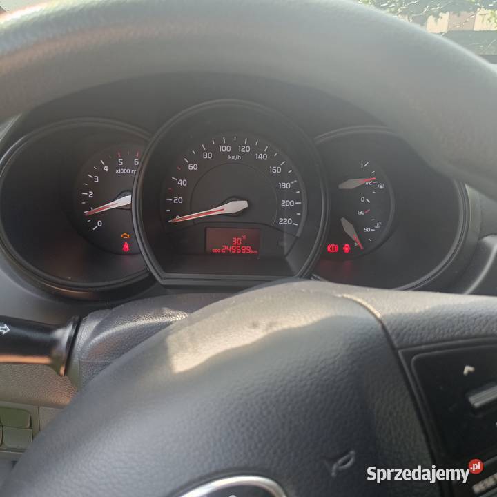 Syndyk sprzeda Kia Rio 2014 r nieuszkodzony Urzut