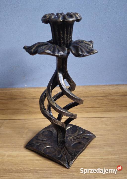 Ozdobny świecznik metalowy Piła