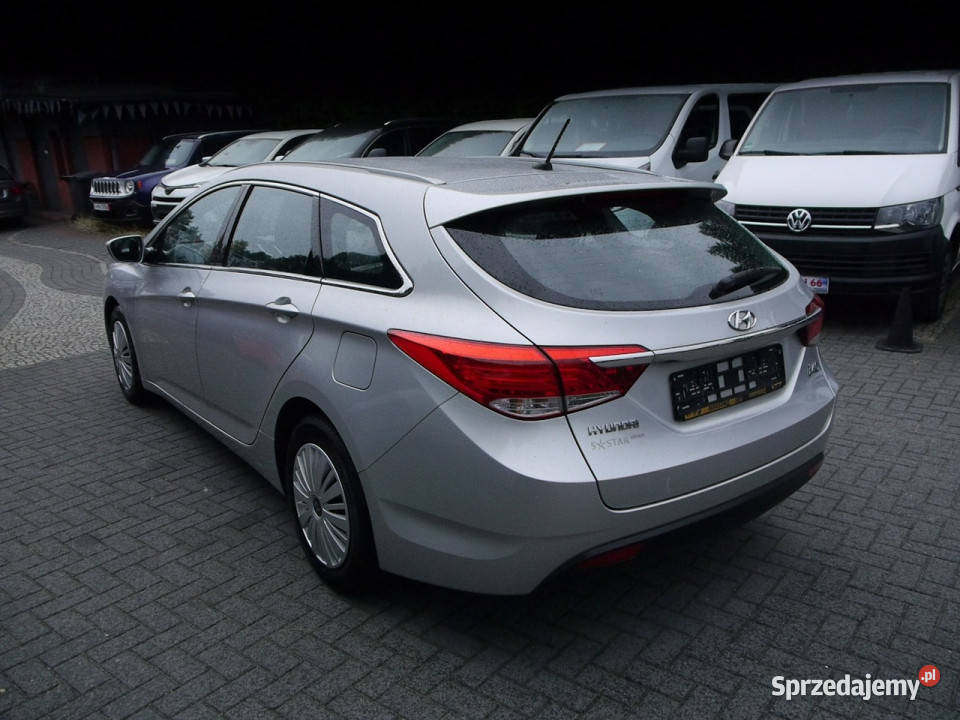 Hyundai i40 16benz Ledy Xenon Stan b czujnik parkowania sprzedam