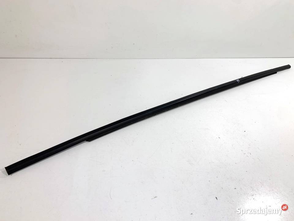 LISTWA ZGARNIAJĄCA PRZÓD PRAWY TOYOTA COROLLA sprzedam