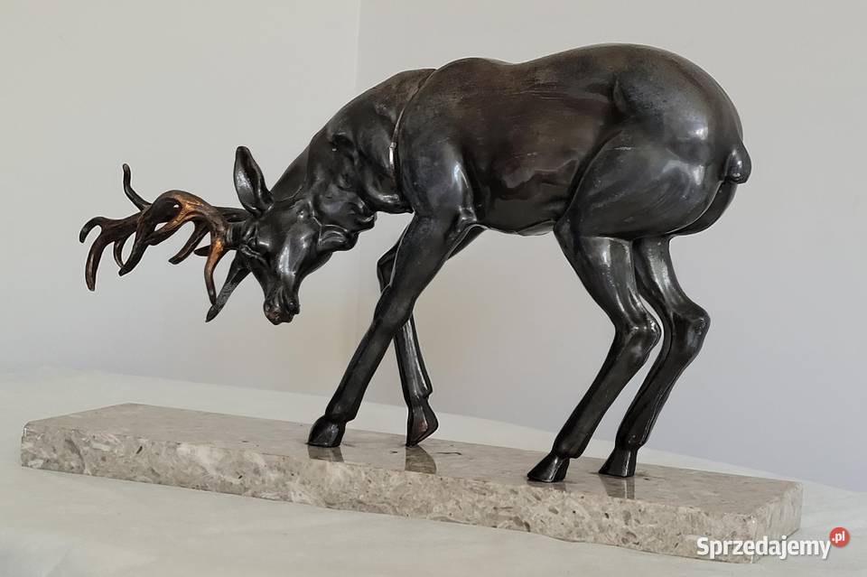 Elegancka rzeźba majestatycznego jelenia na Kraków