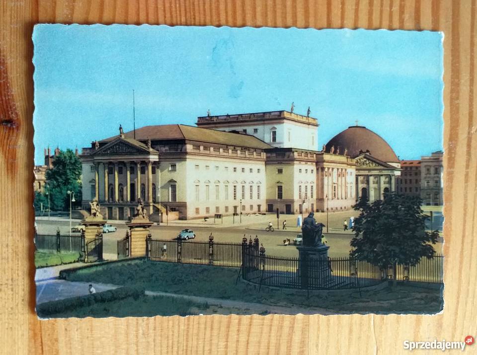 BERLIN WIDOK NA BUDYNEK TEATRU OPEROWEGO Piszczac