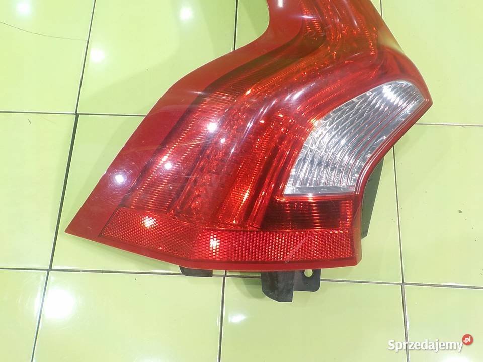 VOLVO V60 I 20 D3 11r KOMBI lampa lewa tyl