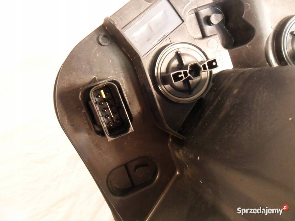 Toyota proace II 2reflektor xenon prawy lampa