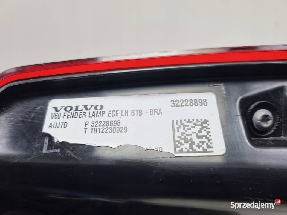 Volvo V60 II 1824r TYLNIA TYLNA LAMPA LEWA lewy