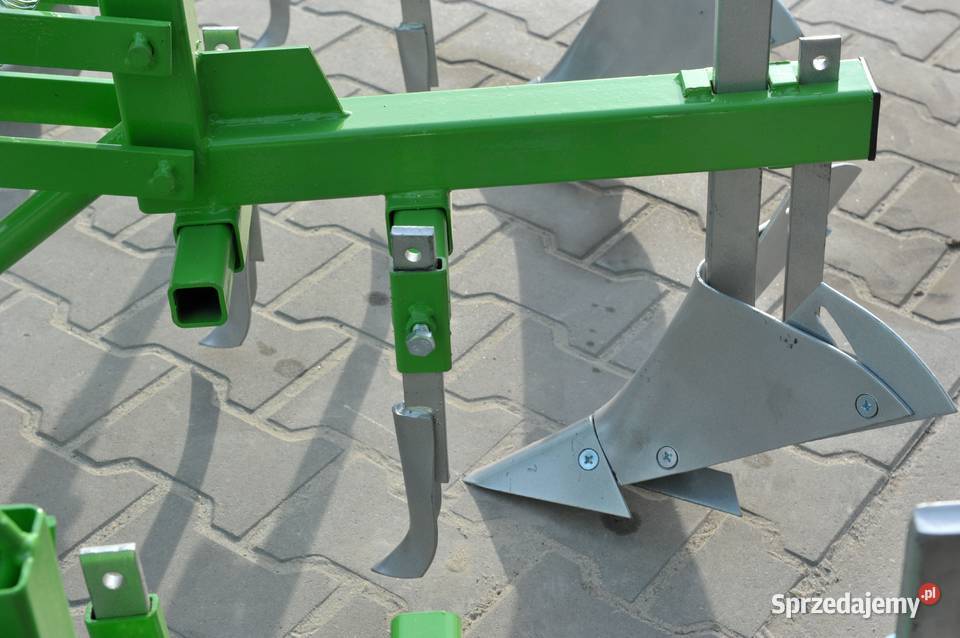 Pielnikoobsypnik 3sekcyjny dwurzędowy P475 Bomet Tajęcina