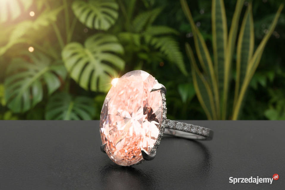 Ekskluzywny pierścionek damski 18karatowe białe