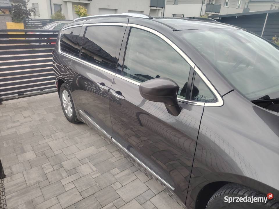 Chrysler Pacifica 2019 Benzyna LPG niski nieuszkodzony Książenice