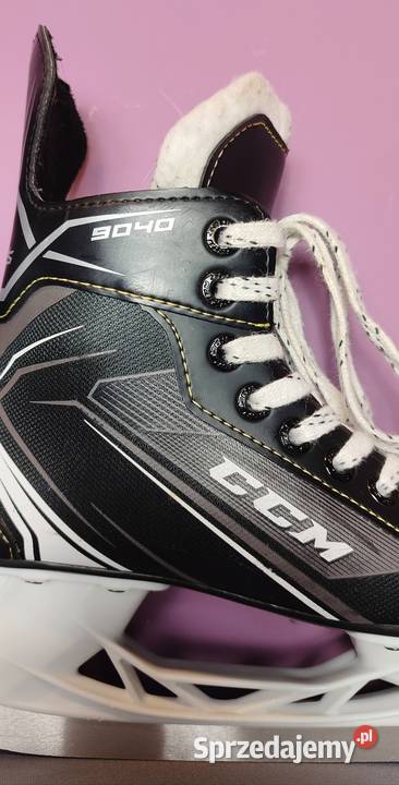 Łyżwy hokejowe CCM 9040 junior mało używane Jasień