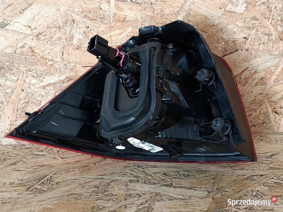 VW GOLF VII MK7 LAMPA PRAWY TYŁ 5G0945096 VALEO Pleszew