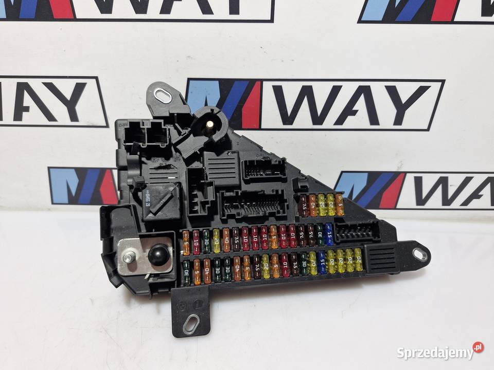 6906619 BMW E60 E61 SKRZYNKA BEZPIECZNIKÓW