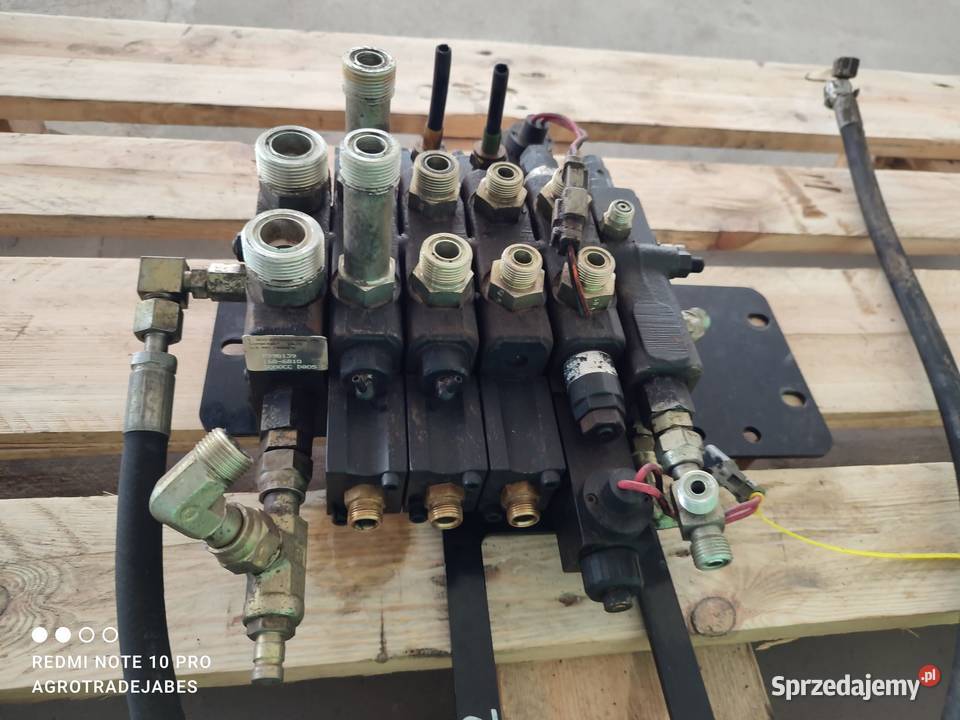 Rozdzielacz hydrauliczny 1686810 Cat TH 62 Wilkowo sprzedam