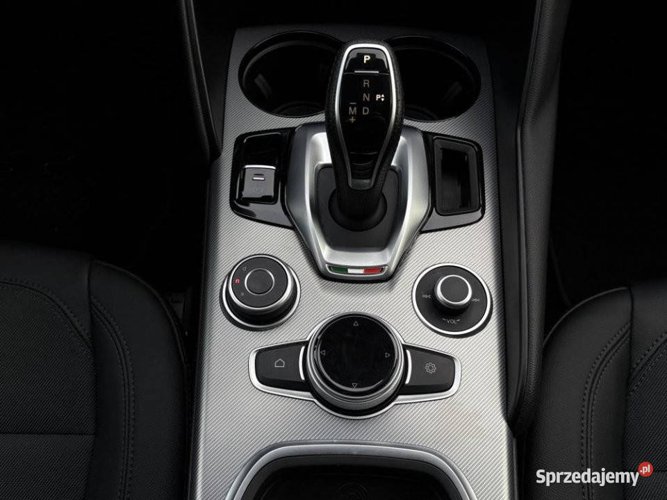 Alfa Romeo Giulia 2022r Niski przebieg FV23 2 Rok produkcji 2022 Warszawa sprzedam