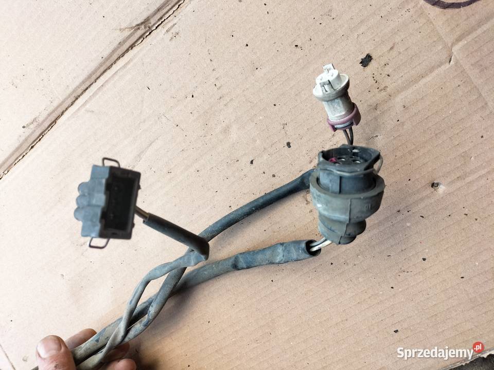 AUDI 80B4 80 B4 WTYCZKA GNIAZDO KOSTKA LAMPY osobowe Kamień-Kolonia