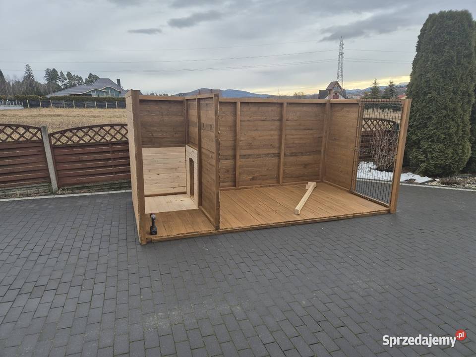 Kojec psa ze schowkiem Jordanów