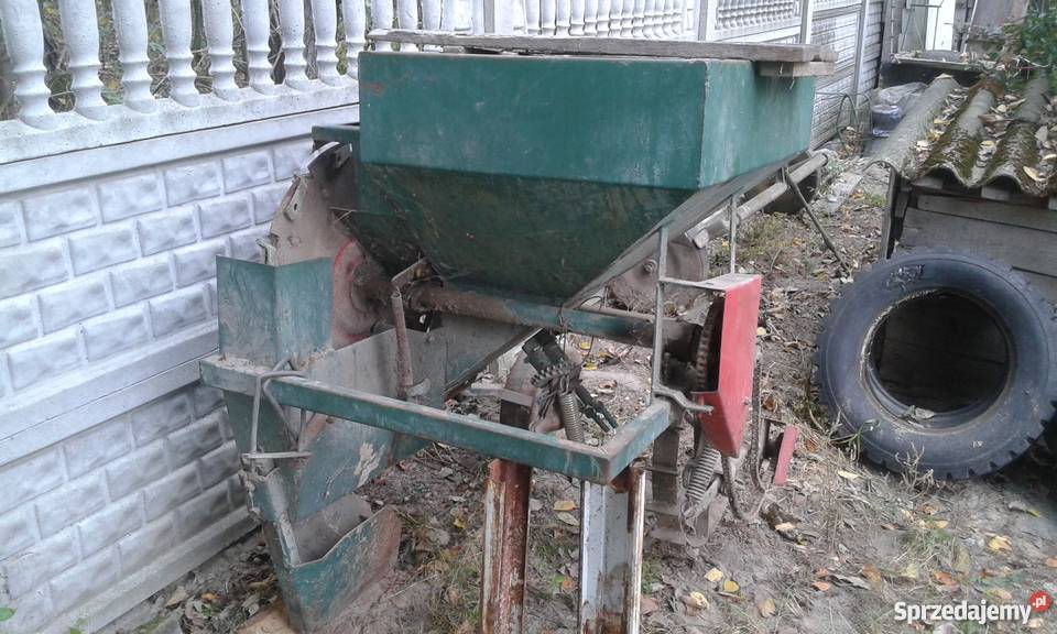 Sadzarka do ziemniaków montowana na pług