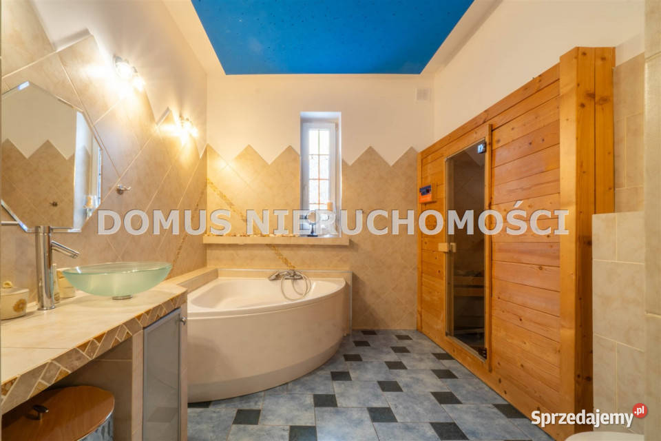 Dom wolnostojący Brzeziny 1641m2 łódzkie