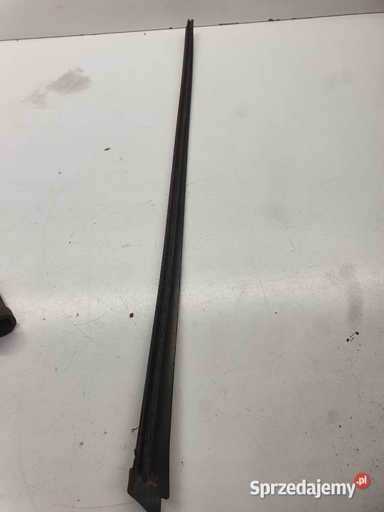 LISTWA SZYBY CZOŁOWEJ AUDI A3 8P LEWA 8P0854327B Przystajń
