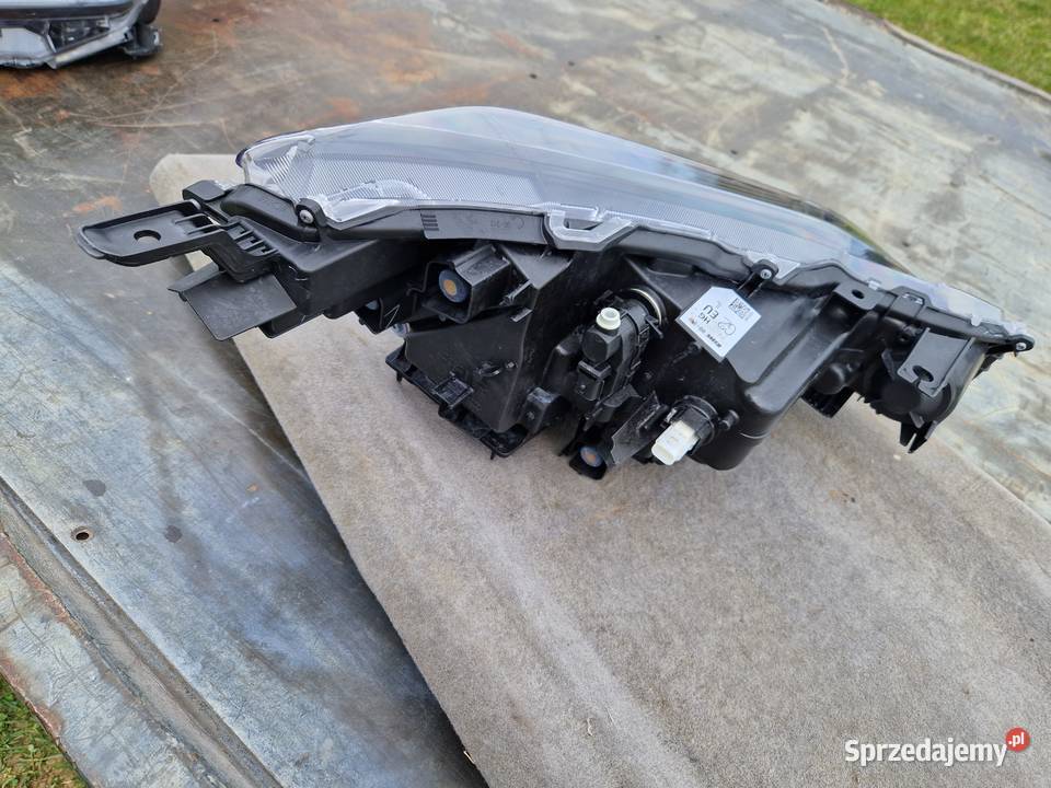 Toyota Yaris Cross reflektor FULL LED ORG EU KPL Mielec