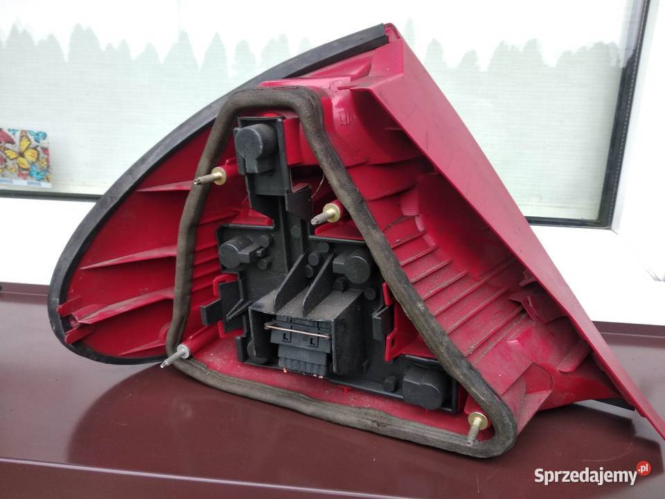 Ford Mondeo MK2 HB hatchback lampa tył tylna łódzkie
