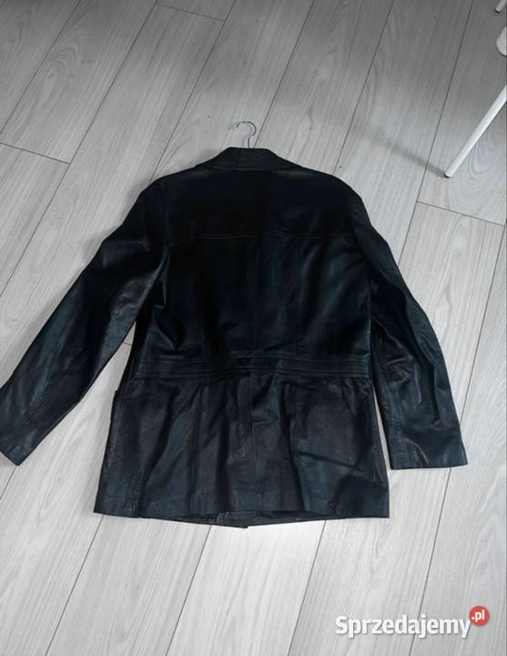 Piękna czarna kurtkamarynarka wykonana z Warszawa