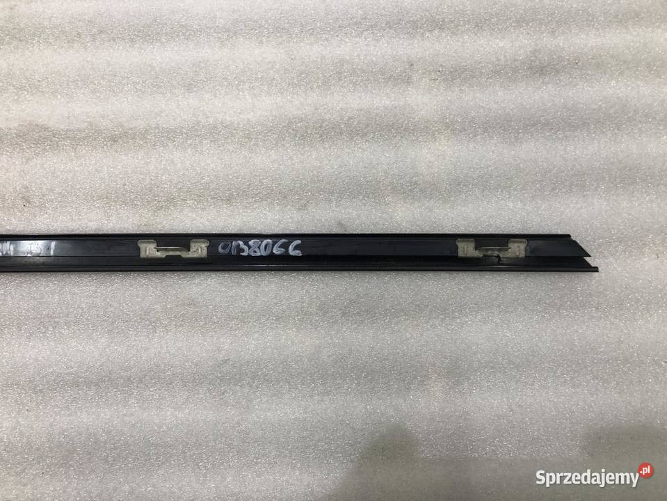 LISTWA ZGARNIAJĄCA PRAWY TYŁ MERCEDES W211 KOMBI