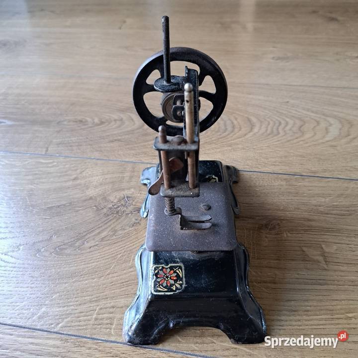 Miniaturowa zabytkowa maszyna do szycia Made in Domaszczyn