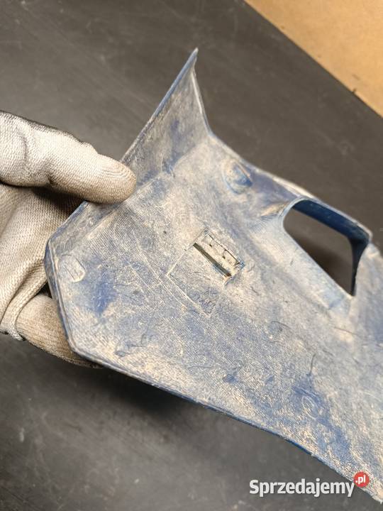 Owiewka prawa osłona plastik baku boczek części Plastiki Gołaczewy