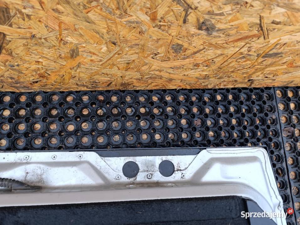 LAND ROVER DISCOVERY III L319 BURTA KLAPA TYŁ Zbierkowo