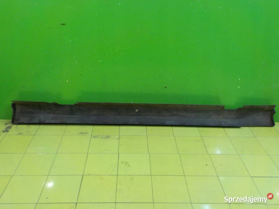 BMW X1 E84 10r 5D listwa progu prawa Suków