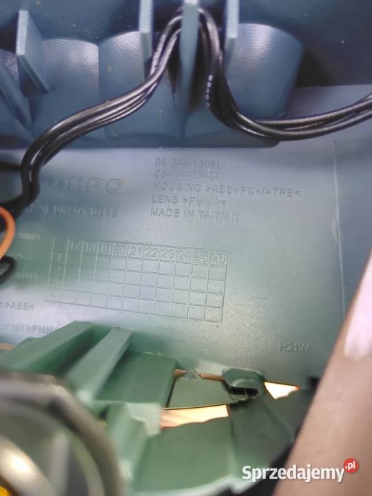 F 30 klapa tylna kompletna z lampami Czołowo