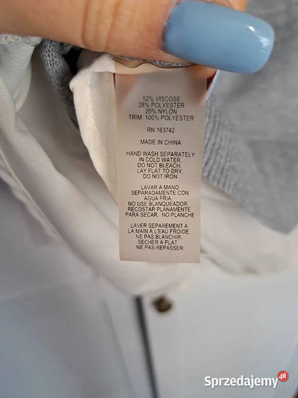 Stylowy sweter z koszulowym wykończeniem Milano szary/srebrny Swetry i golfy Trąbki Wielkie