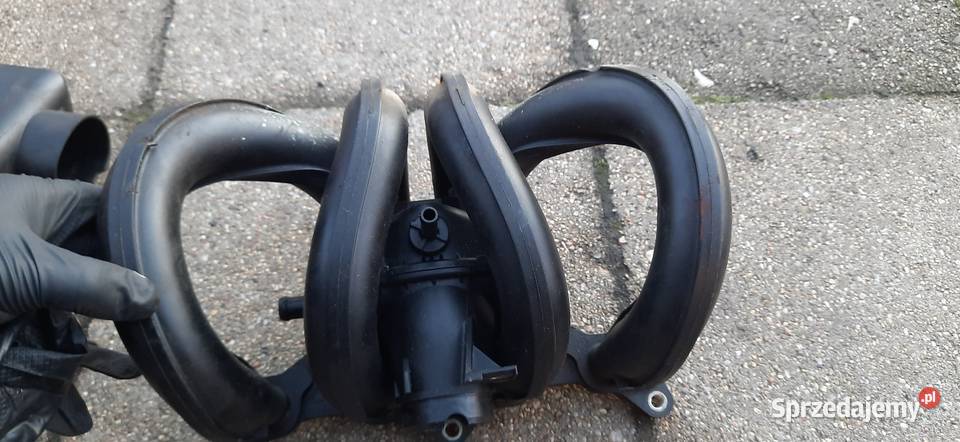 Kolektor ssący toyota yaris 0105r Rok produkcji 2005 Tarnowskie Góry