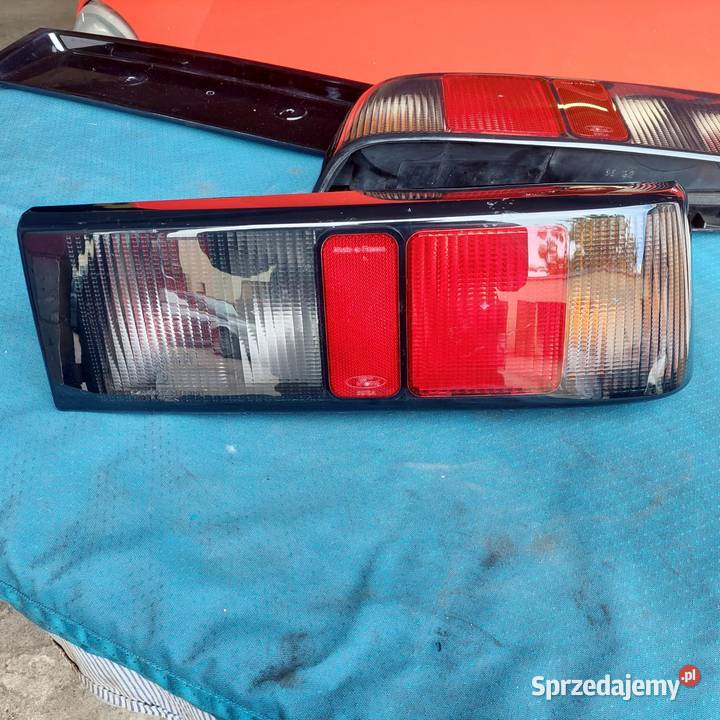 Ford sierra sedan lampy tył ciemne blenda prawa Piaseczno
