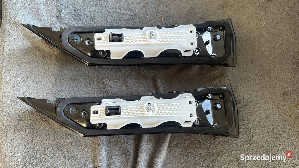 BMW X1 U11 LAMPA PRAWA TYLNA ZWYKŁA W KLAPE sprzedam