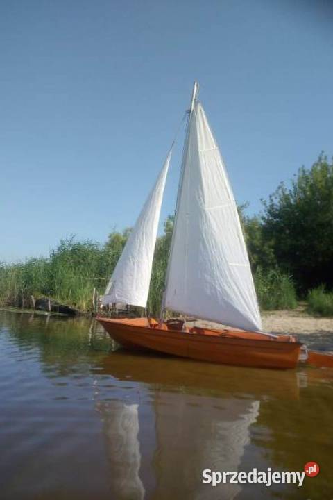 Mała żaglówka do nauki żeglowania