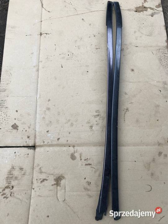 Listwy boczne szyby czołowej Mercedes W203 Radom