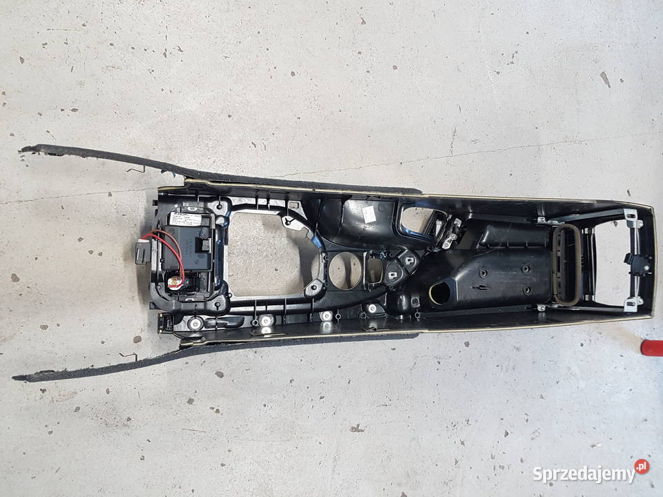 BMW 5 E60 E61 PODLOKIETNIK TUNEL SCHOWEK KRATKA Motoryzacja wielkopolskie Turek