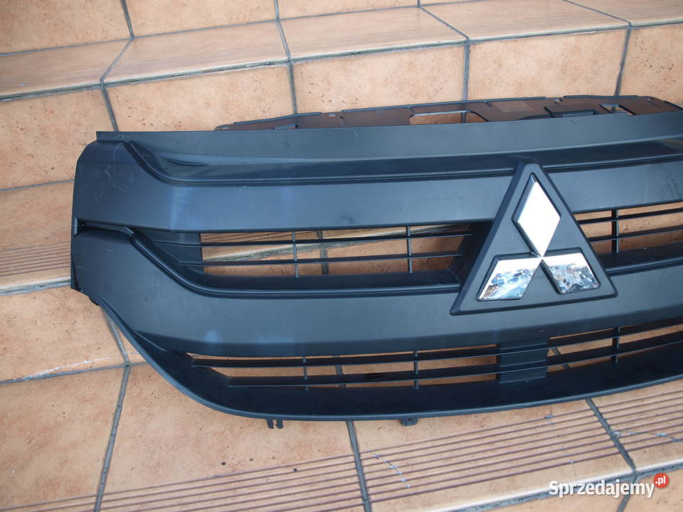 Mitsubishi Express grill chrom atrapa przód 2020 Kalisz