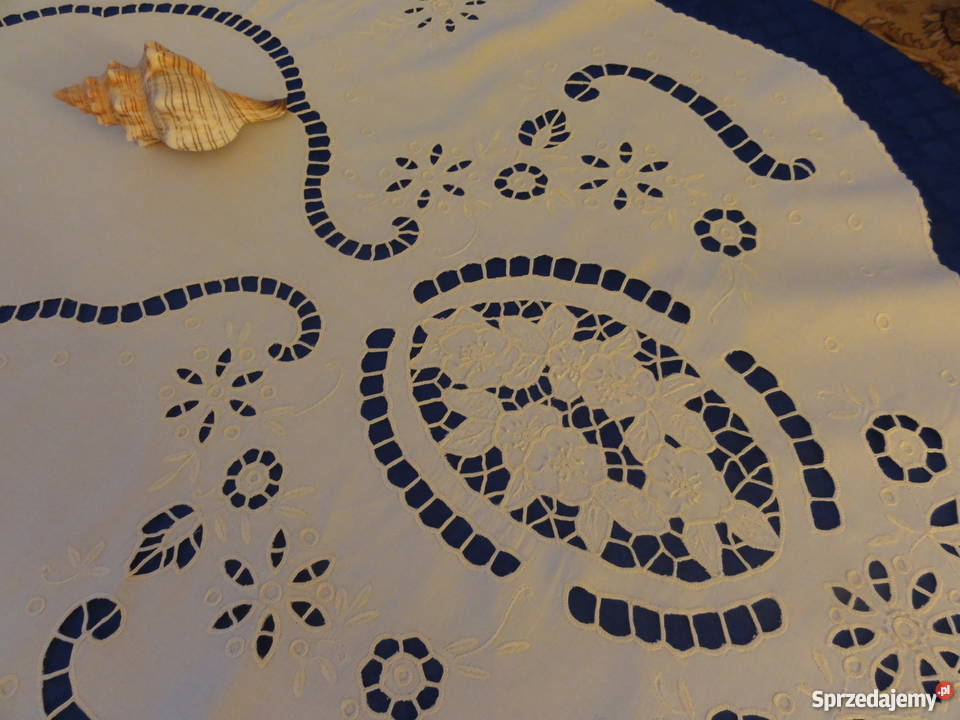 Serweta bieżnik biały wyszywany ręcznie haftem Lublin